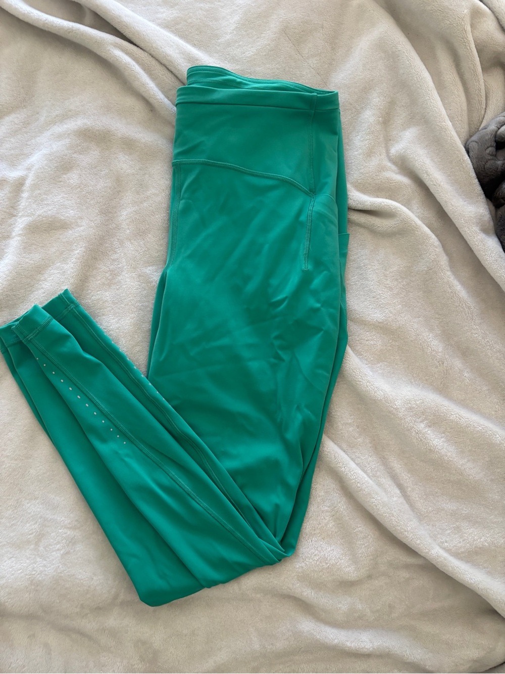 lululemon athletica Women's speed swift tight in Kelly green, size 12